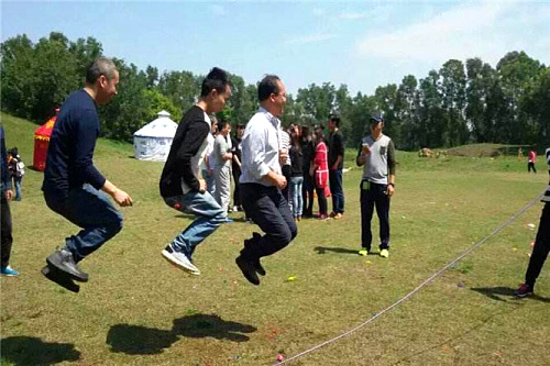 松下泰康電子伙伴們在深圳農家樂九龍生態園舉辦野炊踏青活動