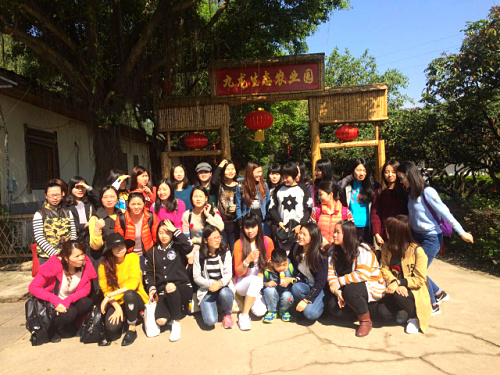 深圳農家樂觀瀾九龍山生態園迎來埃爾蘭德科技公司員工拓展野炊活動