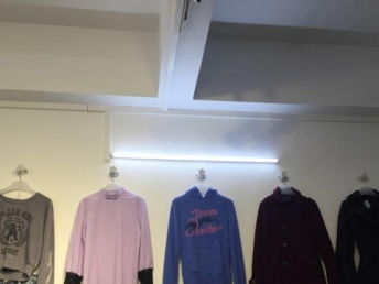 圖 服裝店轉(zhuǎn)行,大量全新女裝出清 廣州二手服裝鞋帽箱包